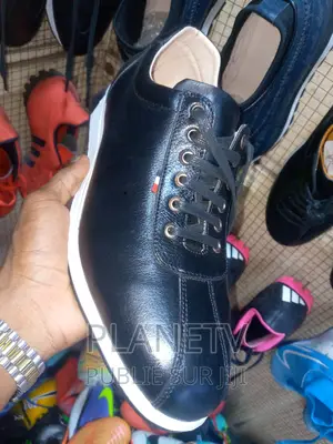 Chaussures en Cuir en Promo Disponible