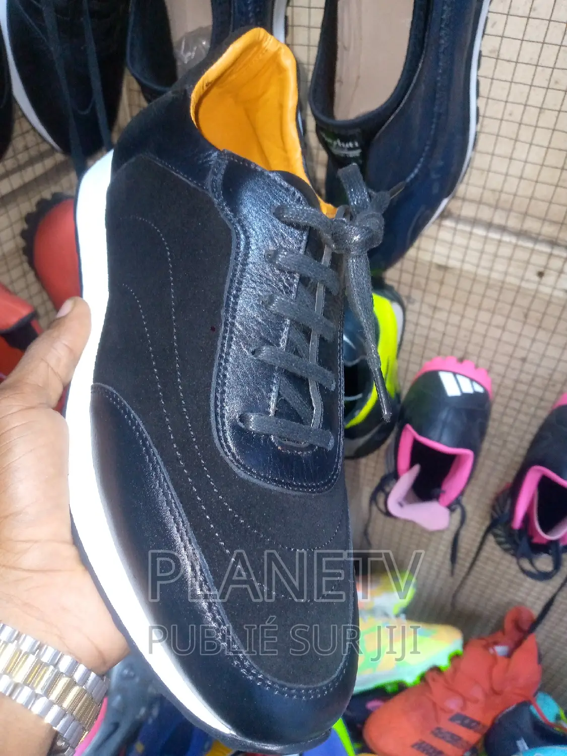Chaussures en Cuir en Promo Disponible