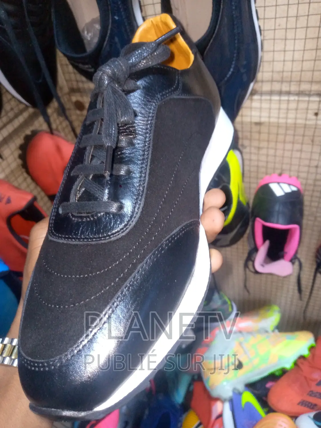 Chaussures en Cuir en Promo Disponible