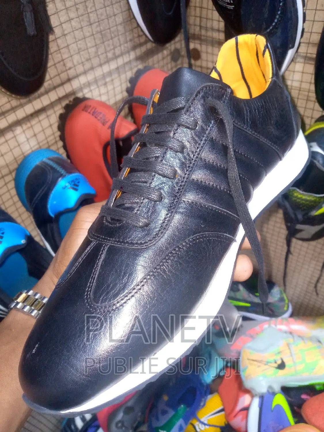 Chaussures en Cuir en Promo Disponible