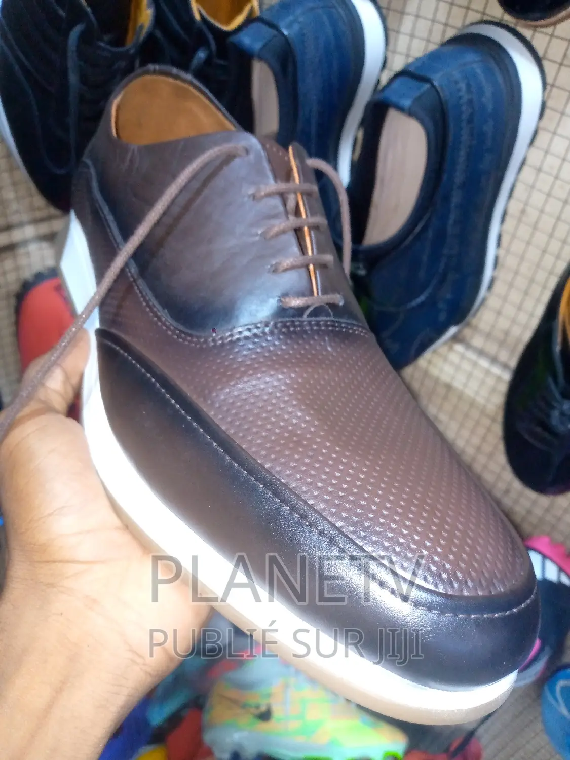 Chaussures en Cuir en Promo Disponible