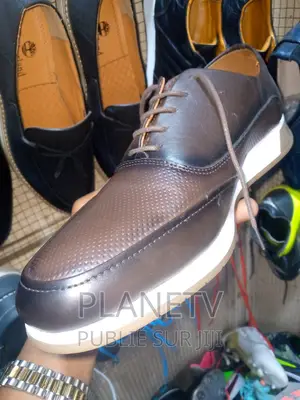 Chaussures en Cuir en Promo Disponible