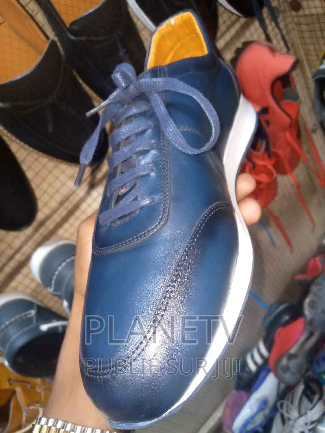 Chaussures en Cuir en Promo Disponible