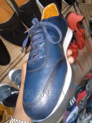 Chaussures en Cuir en Promo Disponible