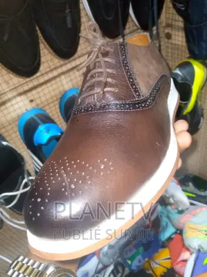 Chaussures en Cuir en Promo Disponible