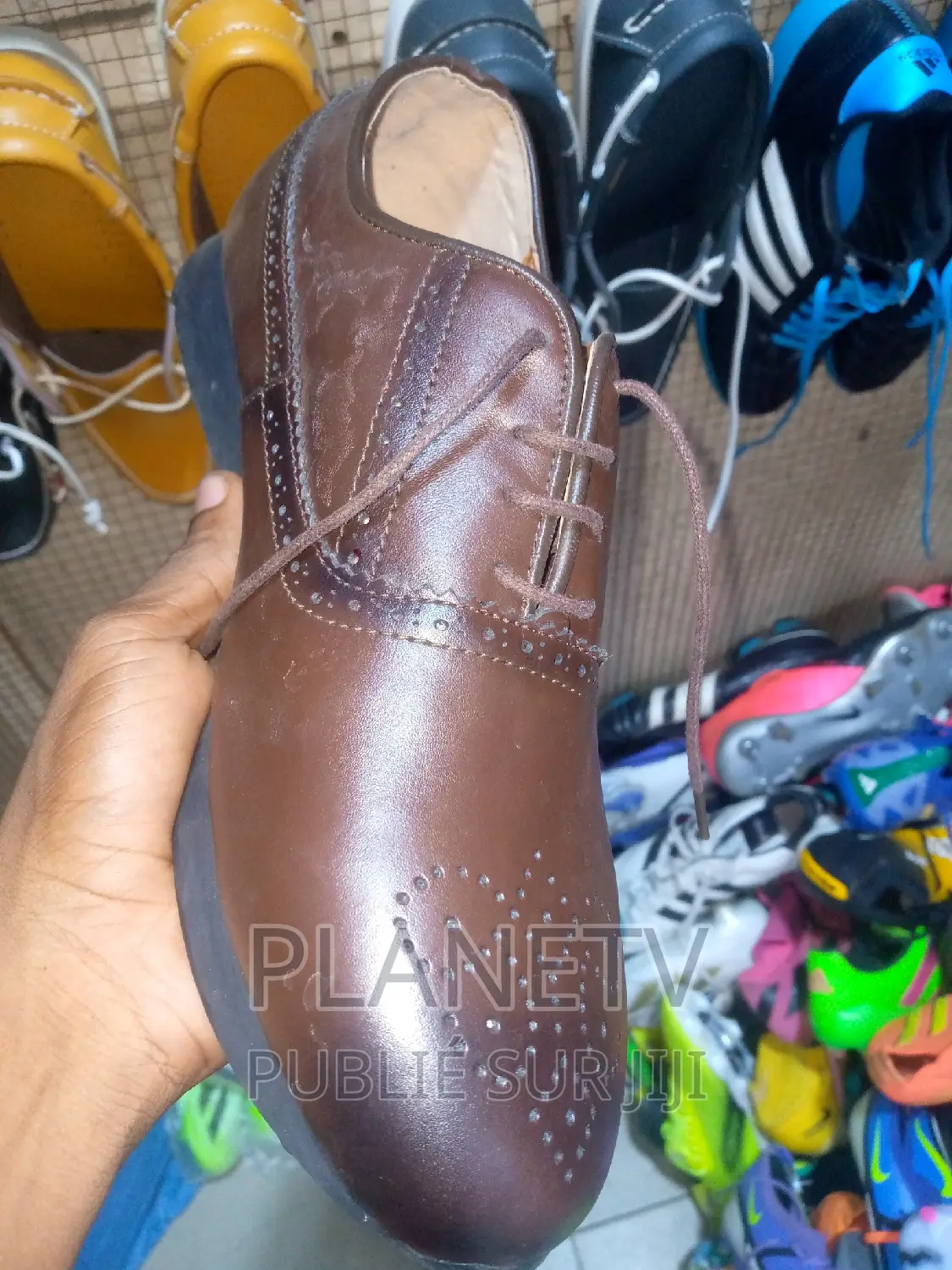 Chaussures en Cuir en Promo Disponible