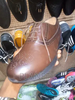 Chaussures en Cuir en Promo Disponible