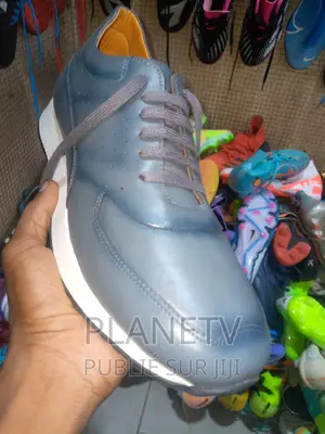 Chaussures en Cuir en Promo Disponible