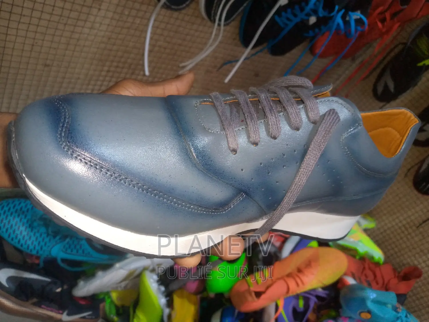 Chaussures en Cuir en Promo Disponible