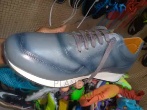 Chaussures en Cuir en Promo Disponible