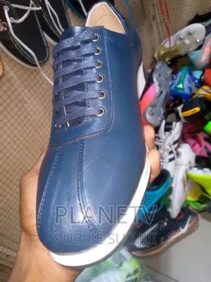 Chaussures en Cuir en Promo Disponible