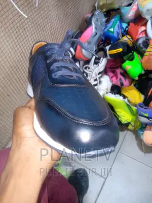 Chaussures en Cuir en Promo Disponible