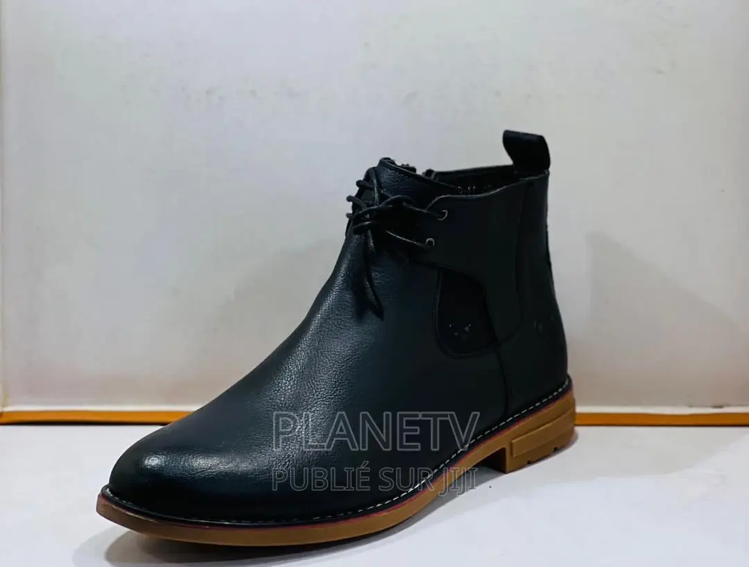 Chaussures En Cuir Disponible