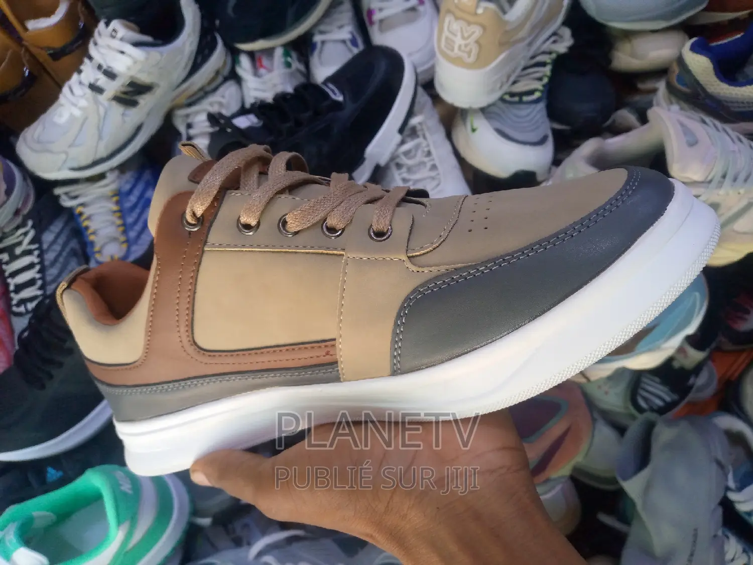 Chaussures Pour Hommes Disponible