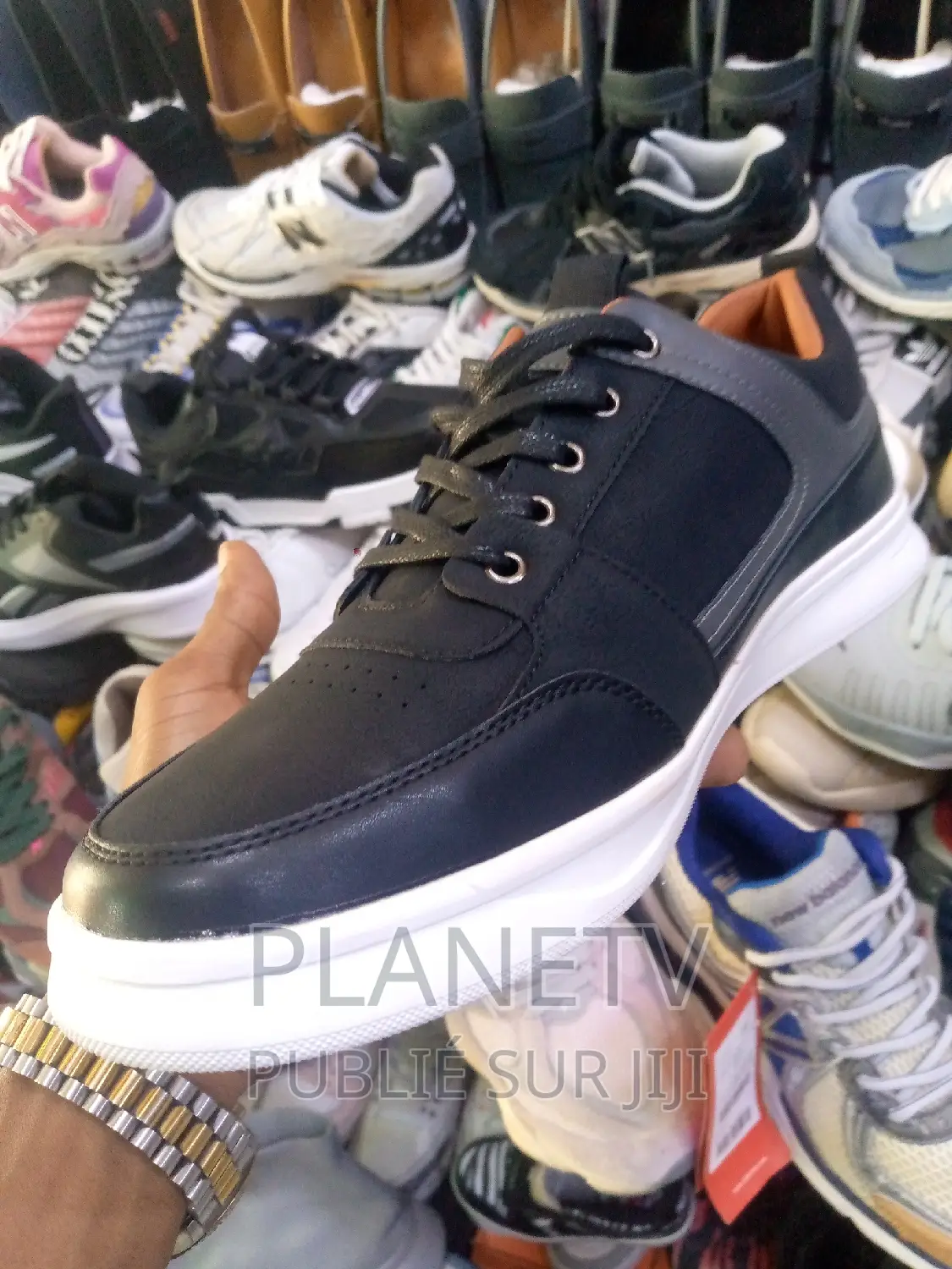 Chaussures Pour Hommes Disponible