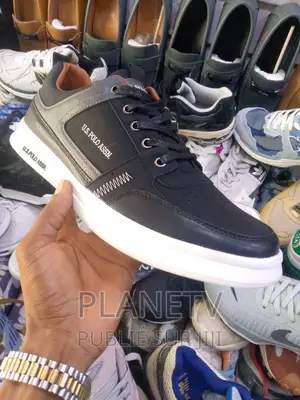 Chaussures Pour Hommes Disponible