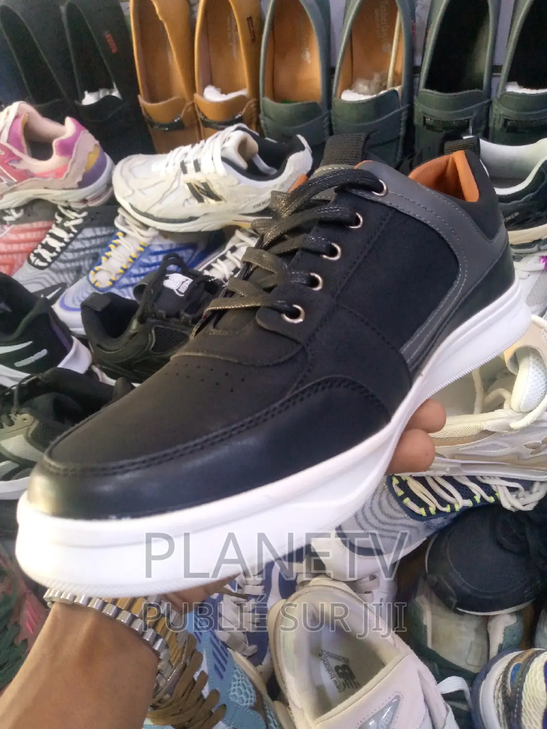 Chaussures Pour Hommes Disponible