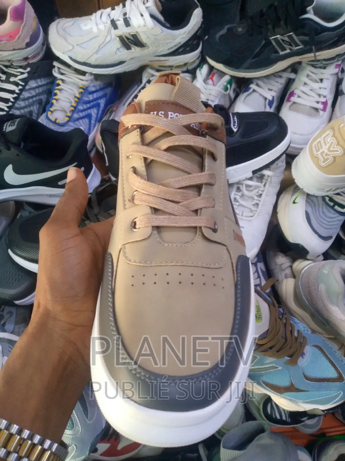 Chaussures Pour Hommes Disponible