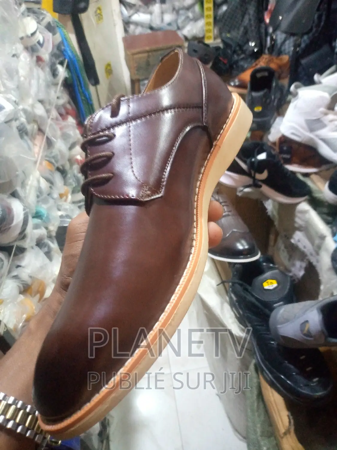 Chaussures En Cuir Disponible