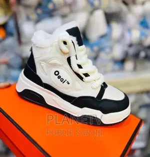 Photo - Chaussures Très Jolie Disponible