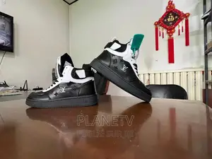 Chaussures Louis Vuitton Disponible