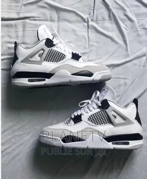 Photo - Chaussures Aire Jordan 4 Disponible