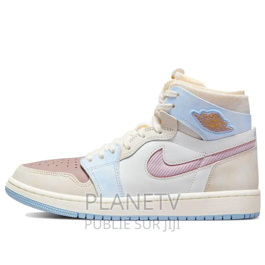 Chaussures Basket Nike Disponible