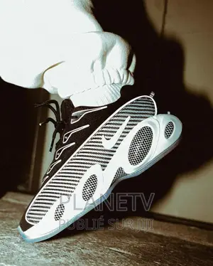 Chaussures en Basket Disponible