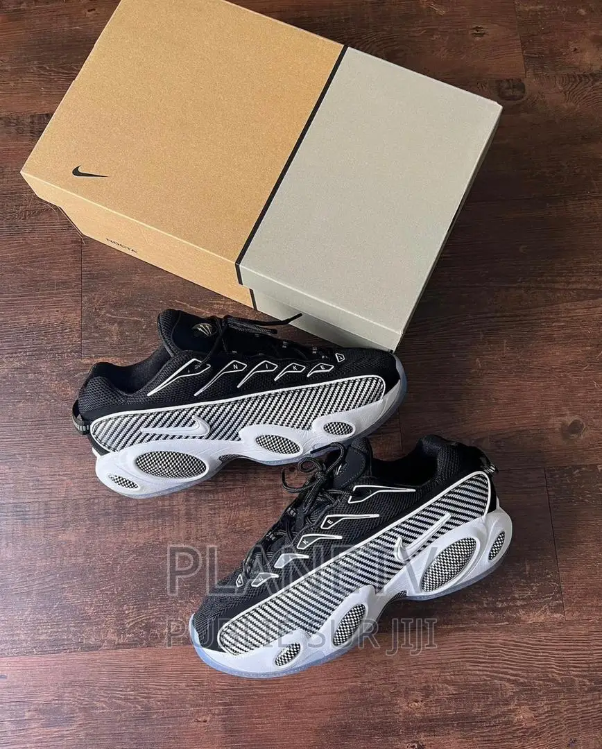 Chaussures en Basket Disponible