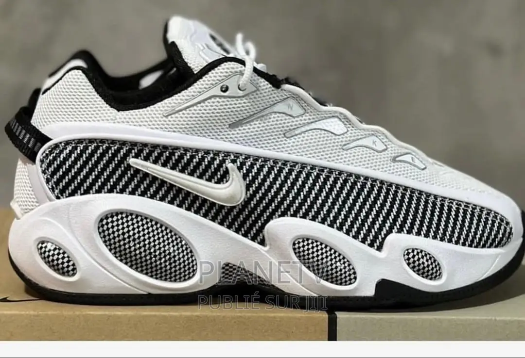 Chaussures en Basket Disponible