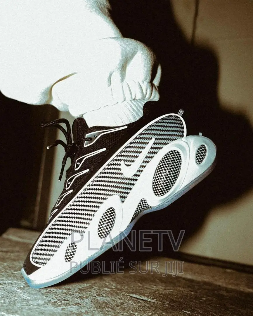 Chaussures en Basket Disponible