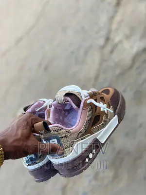 Chaussures Louis Vuitton Disponible