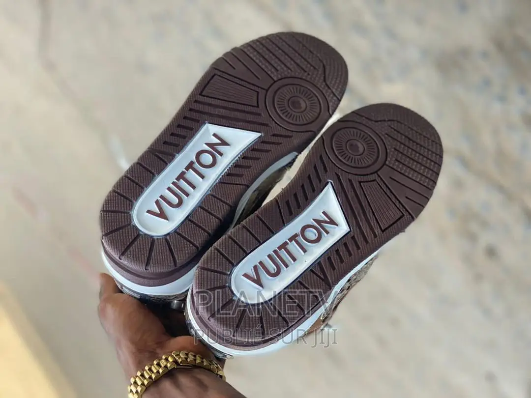 Chaussures Louis Vuitton Disponible