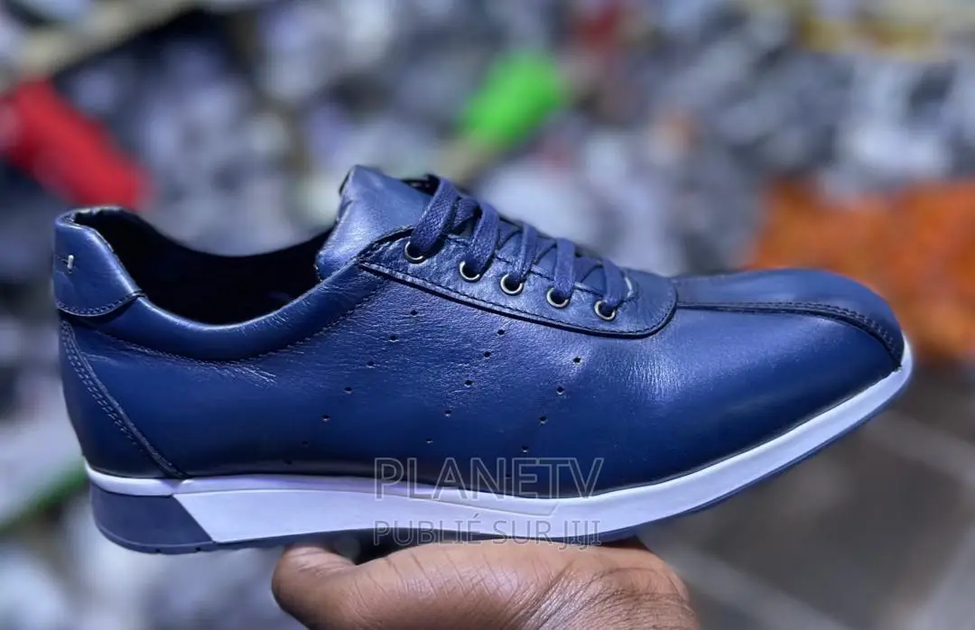 Chaussures en Cuir Disponible