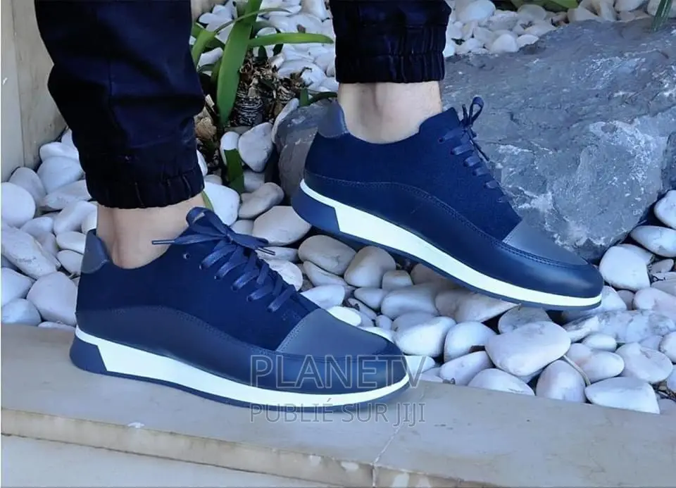 Chaussures en Cuir Disponible