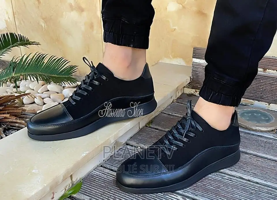 Chaussures en Cuir Disponible