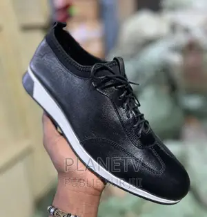 Photo - Chaussures Boss Cuir Très Jolie Disponible