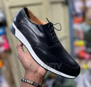 Chaussures Très Jolie en Cuir Disponible