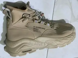 Photo - Chaussures Très Jolie Disponible