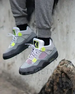 Chaussures Aire Jordan 4 Disponible
