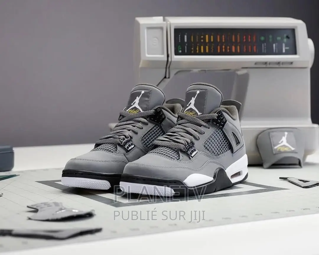 Chaussures Aire Jordan 4 Disponible