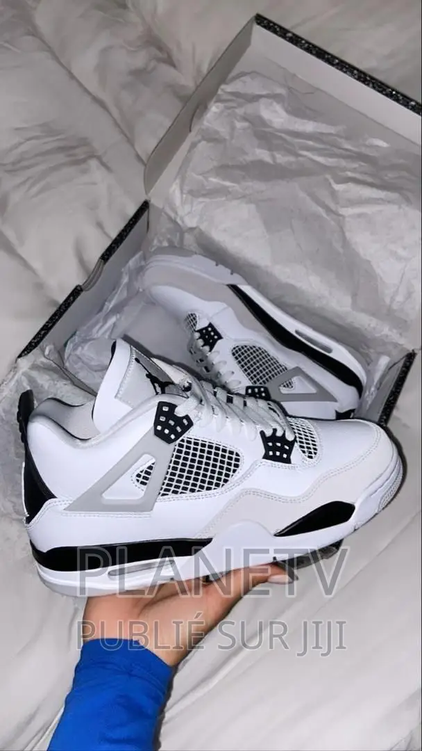 Chaussures Aire Jordan 4 Disponible