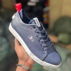 Chaussures Lacoste Disponible