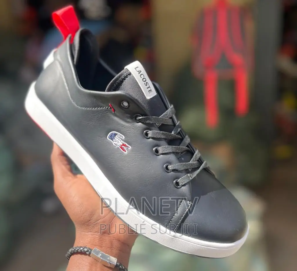Chaussures Lacoste Disponible