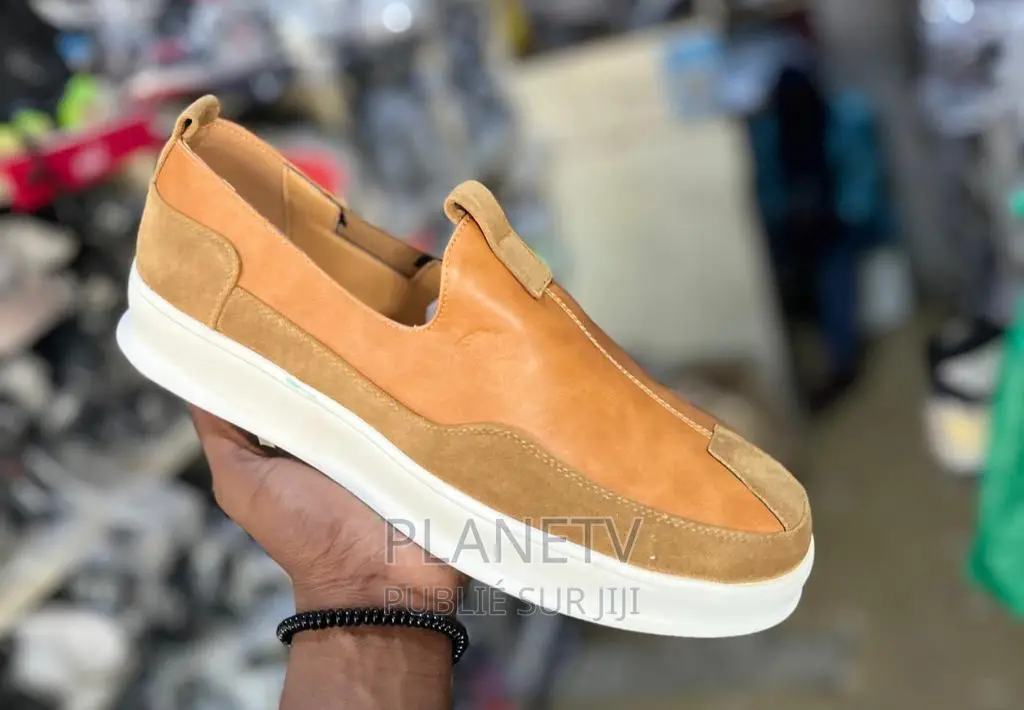 Chaussures Très Jolie en Cuir Disponible