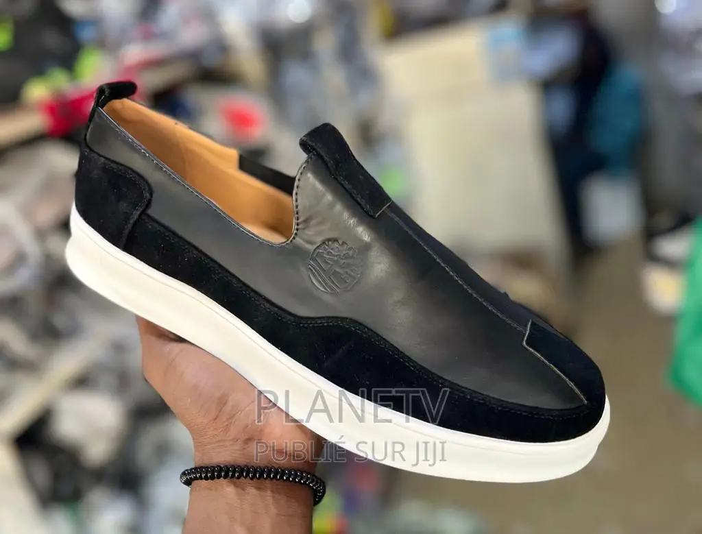 Chaussures Très Jolie en Cuir Disponible