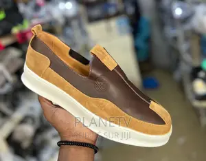 Chaussures Très Jolie en Cuir Disponible