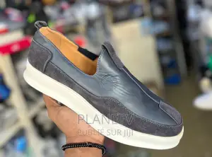 Chaussures Très Jolie en Cuir Disponible