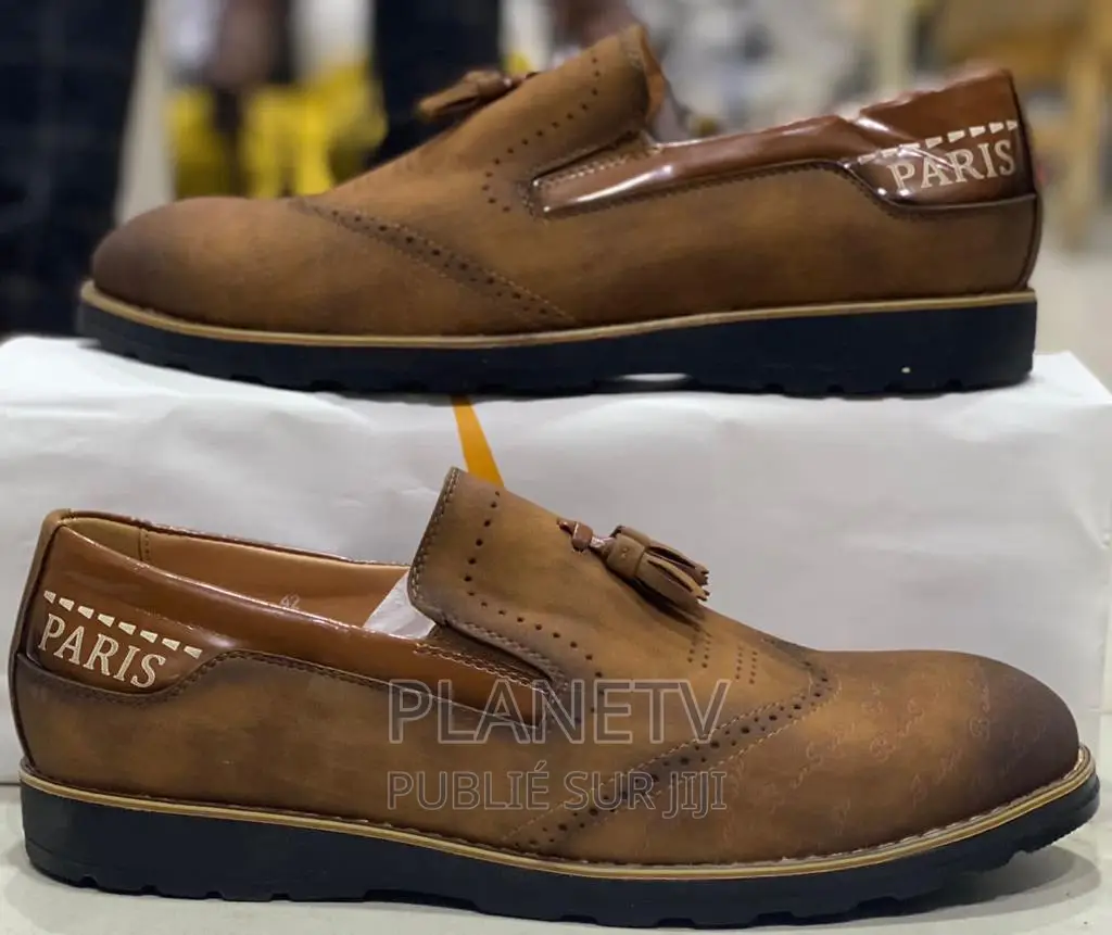 Chaussures en Cuir Disponible