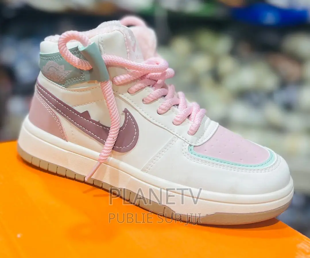 Chaussures Nike Très Jolie Disponible